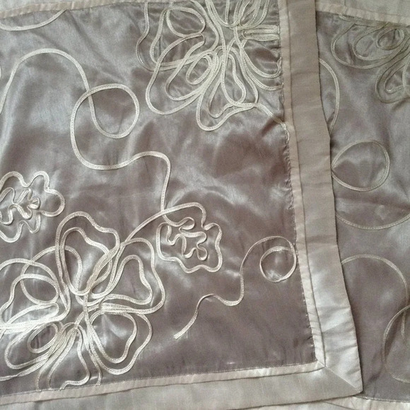 Home Trends 2 Standard Pillow Shams Bedding Bedroom Tan Brown Embroidered - Picture 2 of 4